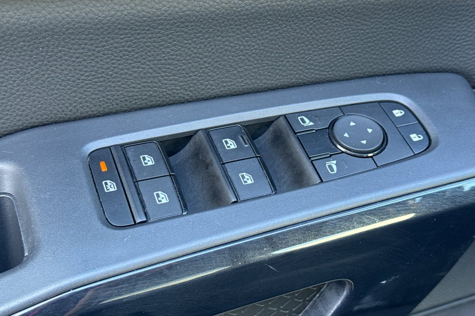 Certified 2024 Nissan Pathfinder SV image 12