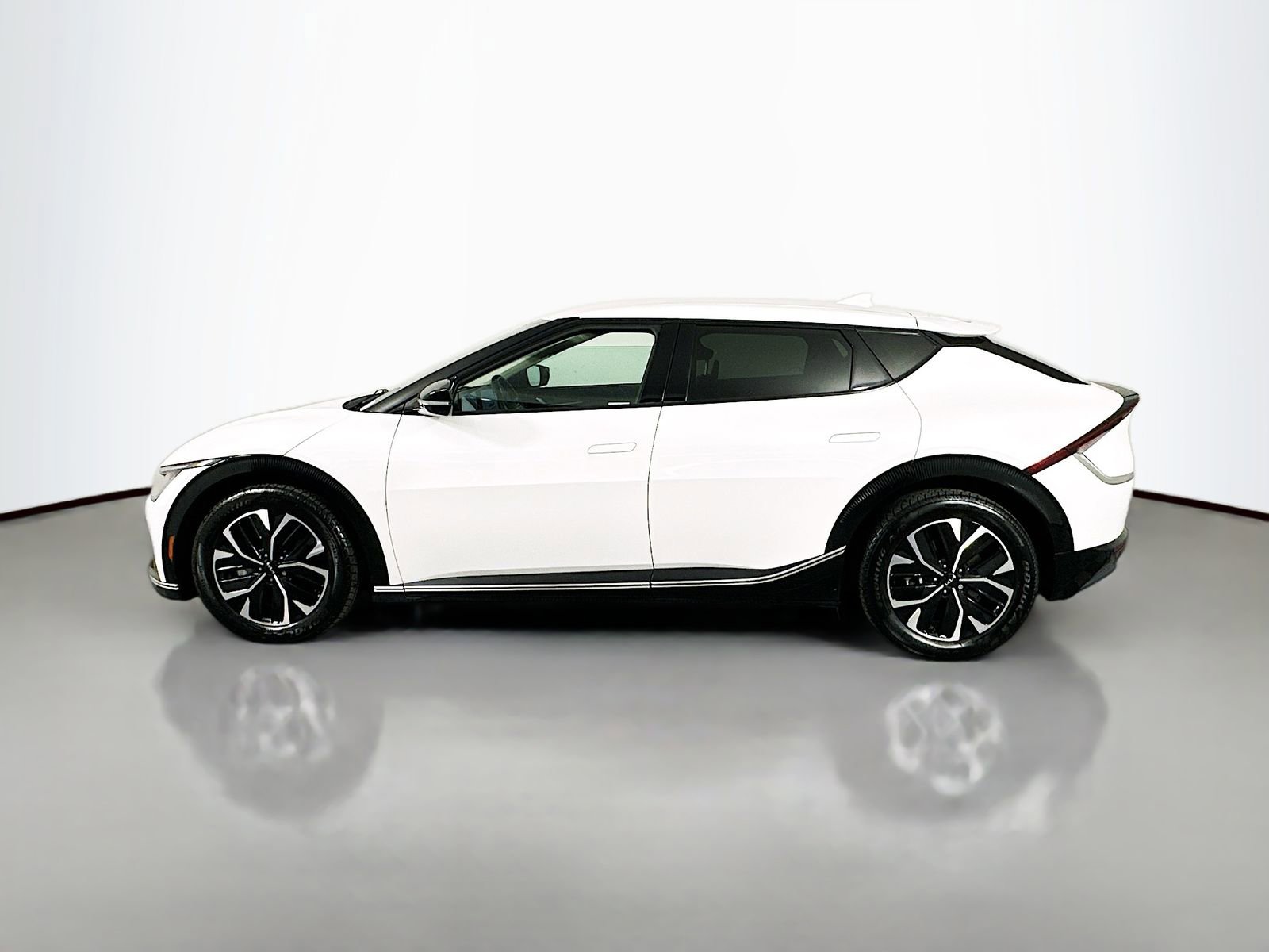 Used 2023 Kia EV6 Wind image 4