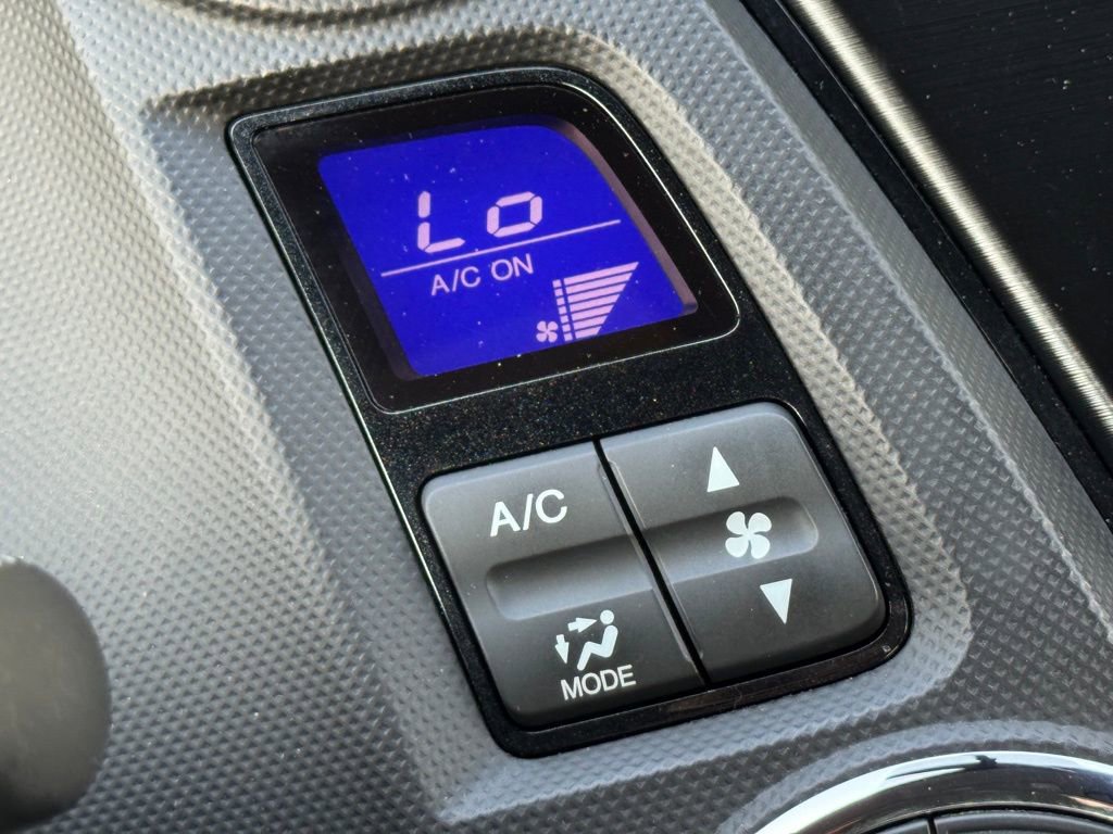 Used 2013 Honda Insight EX image 32