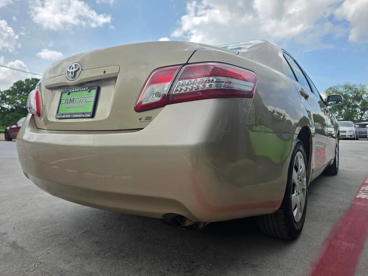 Used 2010 Toyota Camry LE image 11