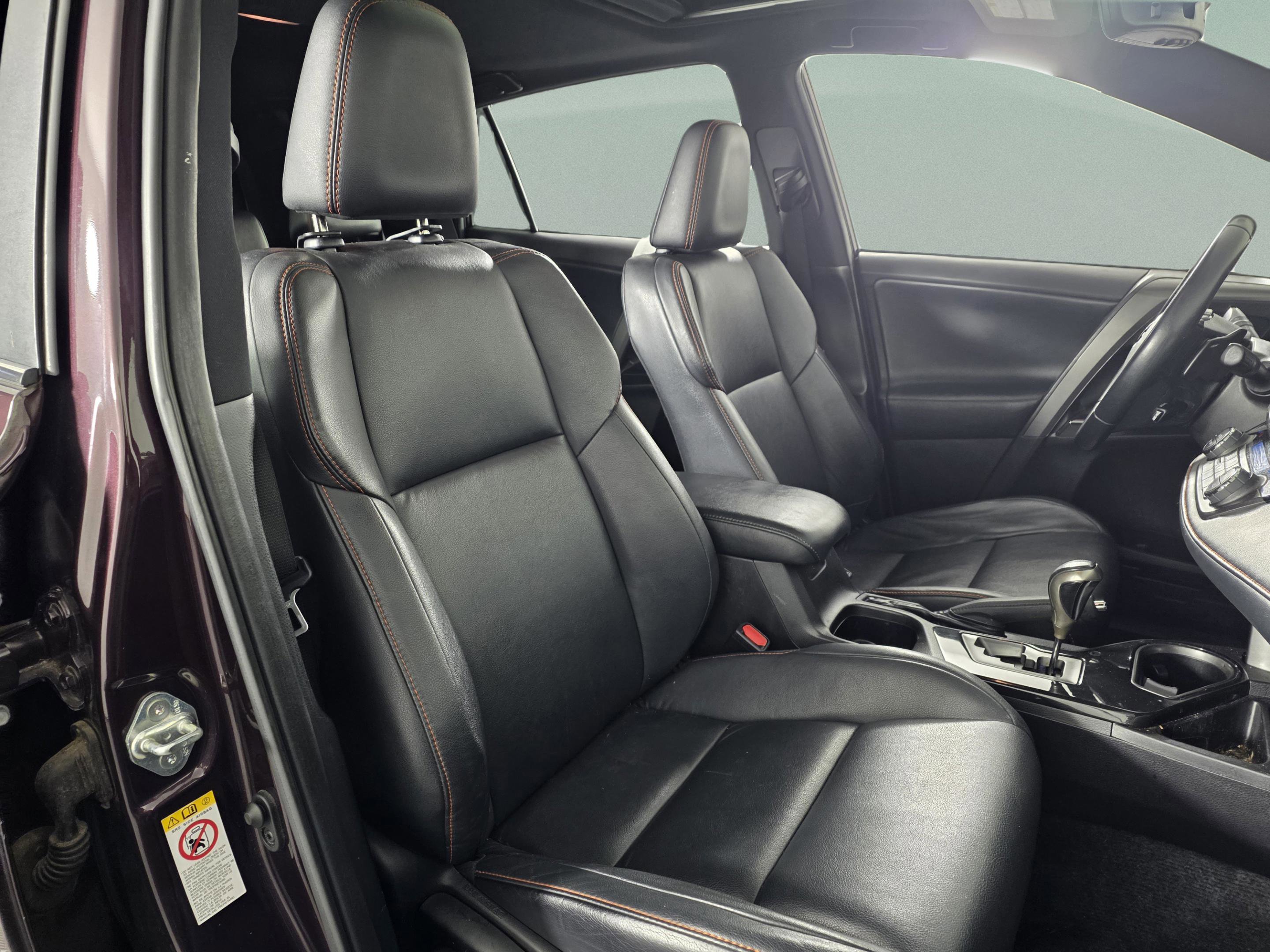 Used 2018 Toyota RAV4 SE image 20