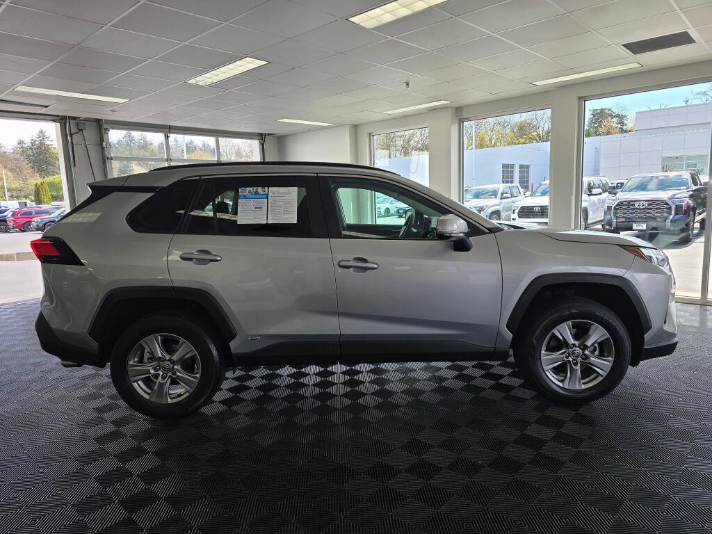 Used 2024 Toyota RAV4 XLE AWD/4WD image 2