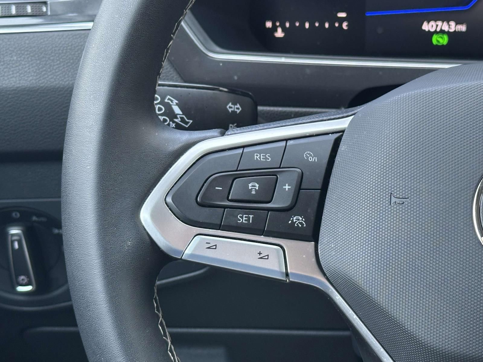 Used 2023 Volkswagen Tiguan SE image 25