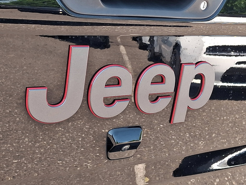 Used 2022 Jeep Gladiator Rubicon w/ Trailer Tow Package AWD/4WD image 17