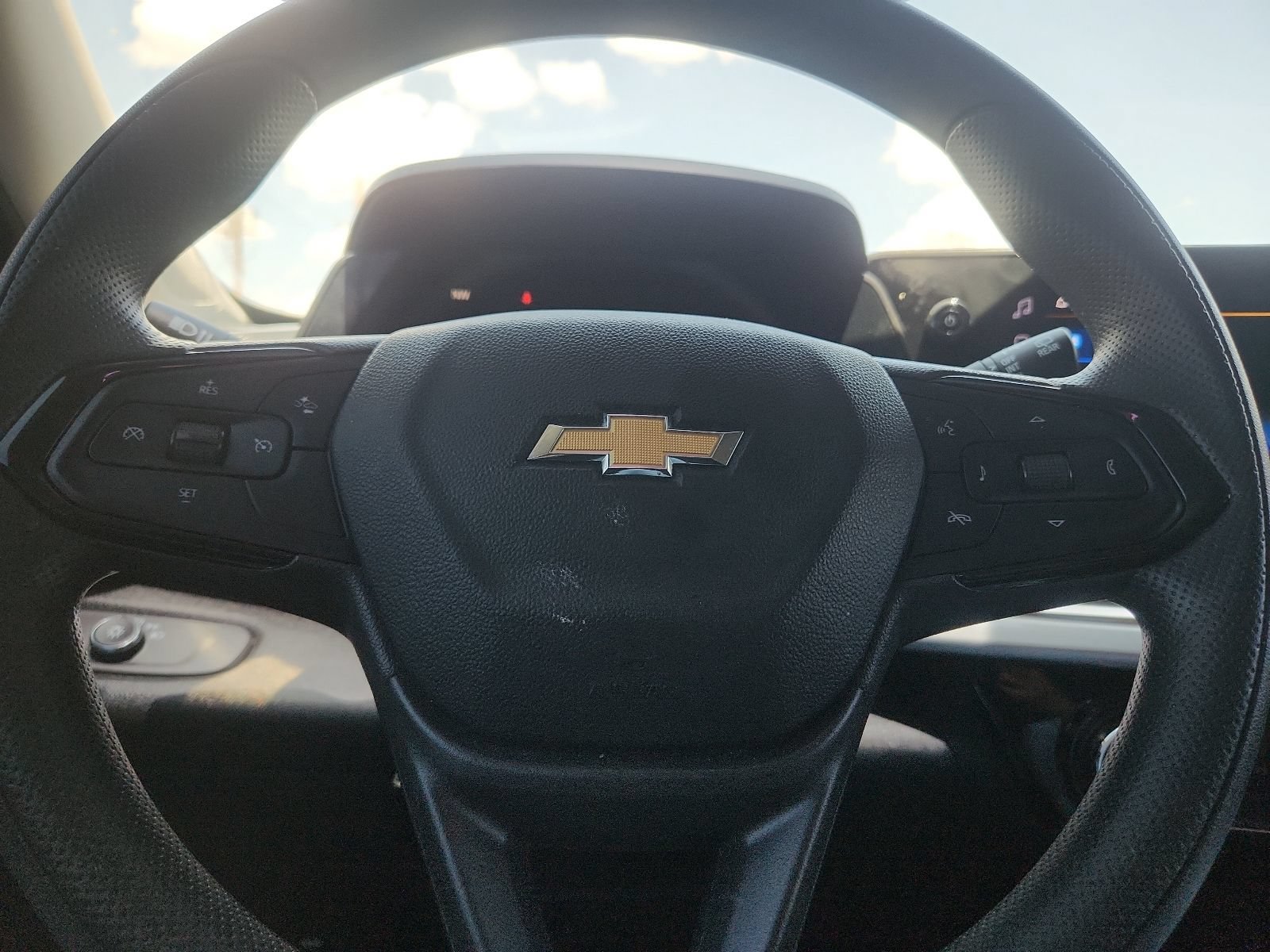 Used 2025 Chevrolet Trax LT FWD image 19