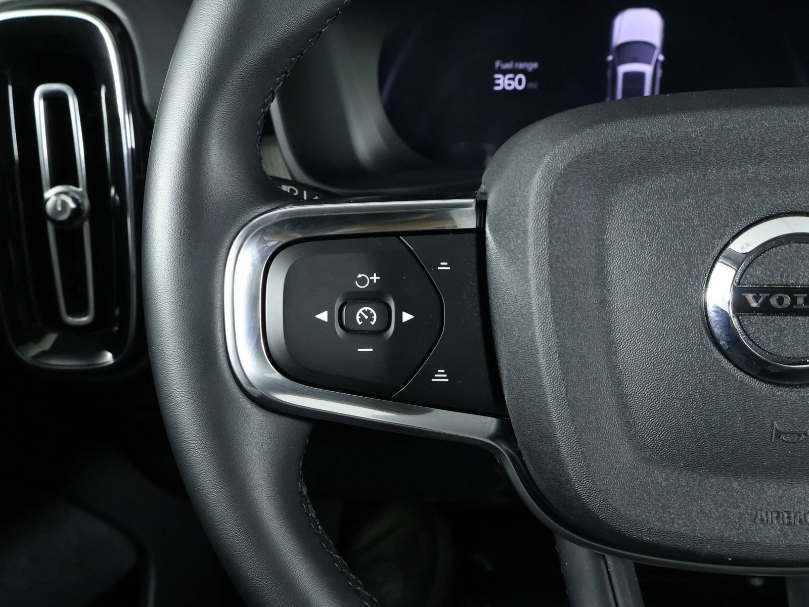 Used 2026 Volvo XC40 B5 Plus AWD/4WD image 10