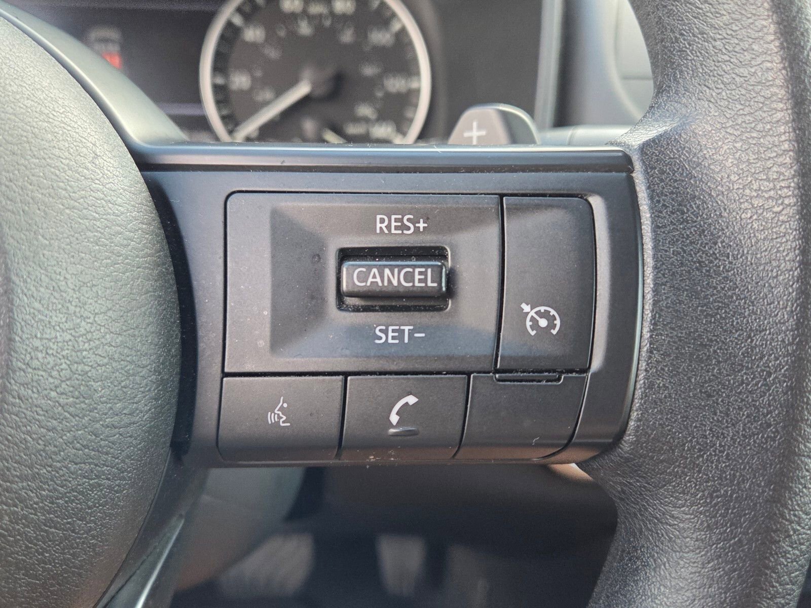 Used 2024 Nissan Rogue S image 25