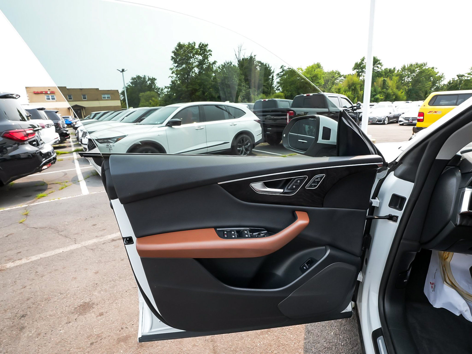 Used 2023 Audi Q8 Premium w/ Convenience Package AWD/4WD image 10