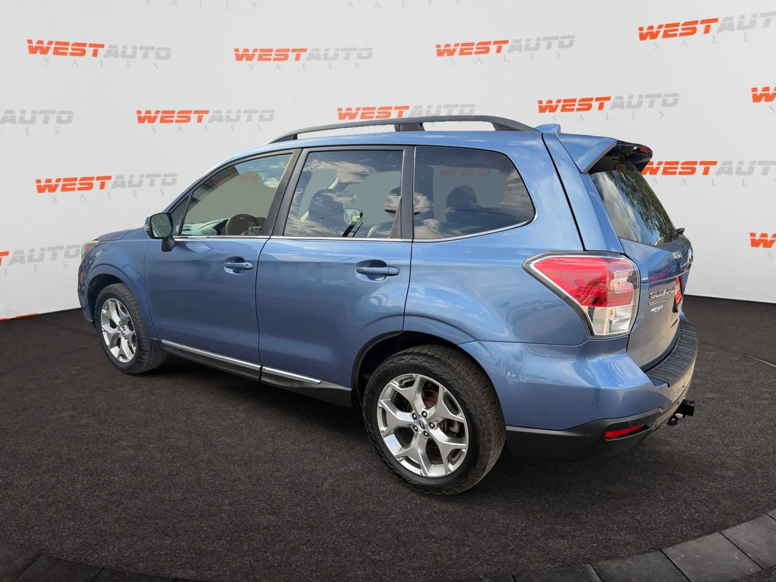 Used 2018 Subaru Forester 2.5i Touring w/ Popular Package #2 AWD/4WD image 3