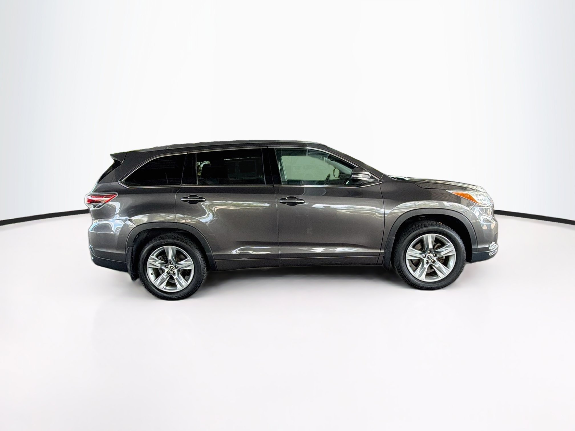 Used 2016 Toyota Highlander Limited w/ Driver Technology Package AWD/4WD image 10