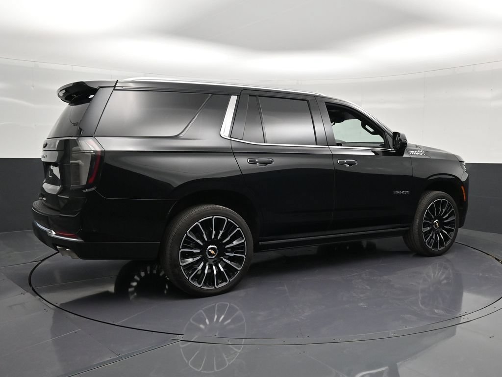 Used 2025 Chevrolet Tahoe High Country AWD/4WD image 3