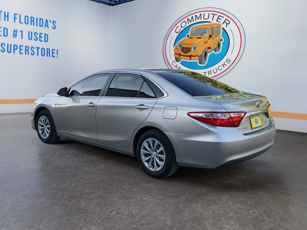 Used 2015 Toyota Camry LE image 4