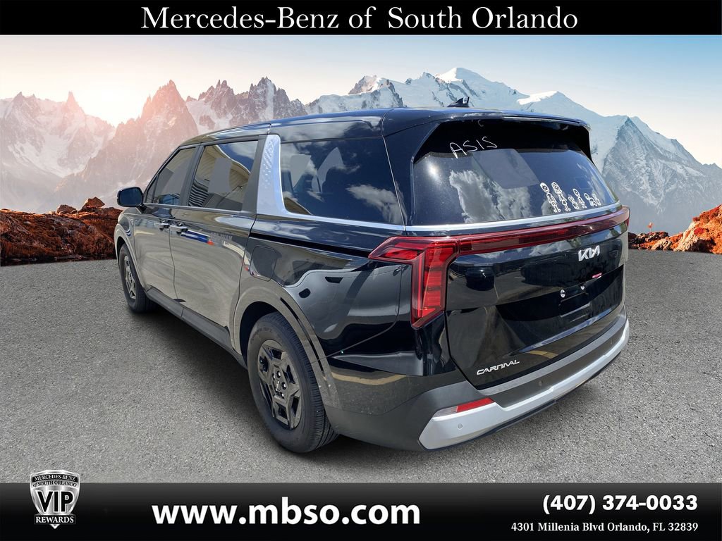 Used 2025 Kia Carnival FWD image 17