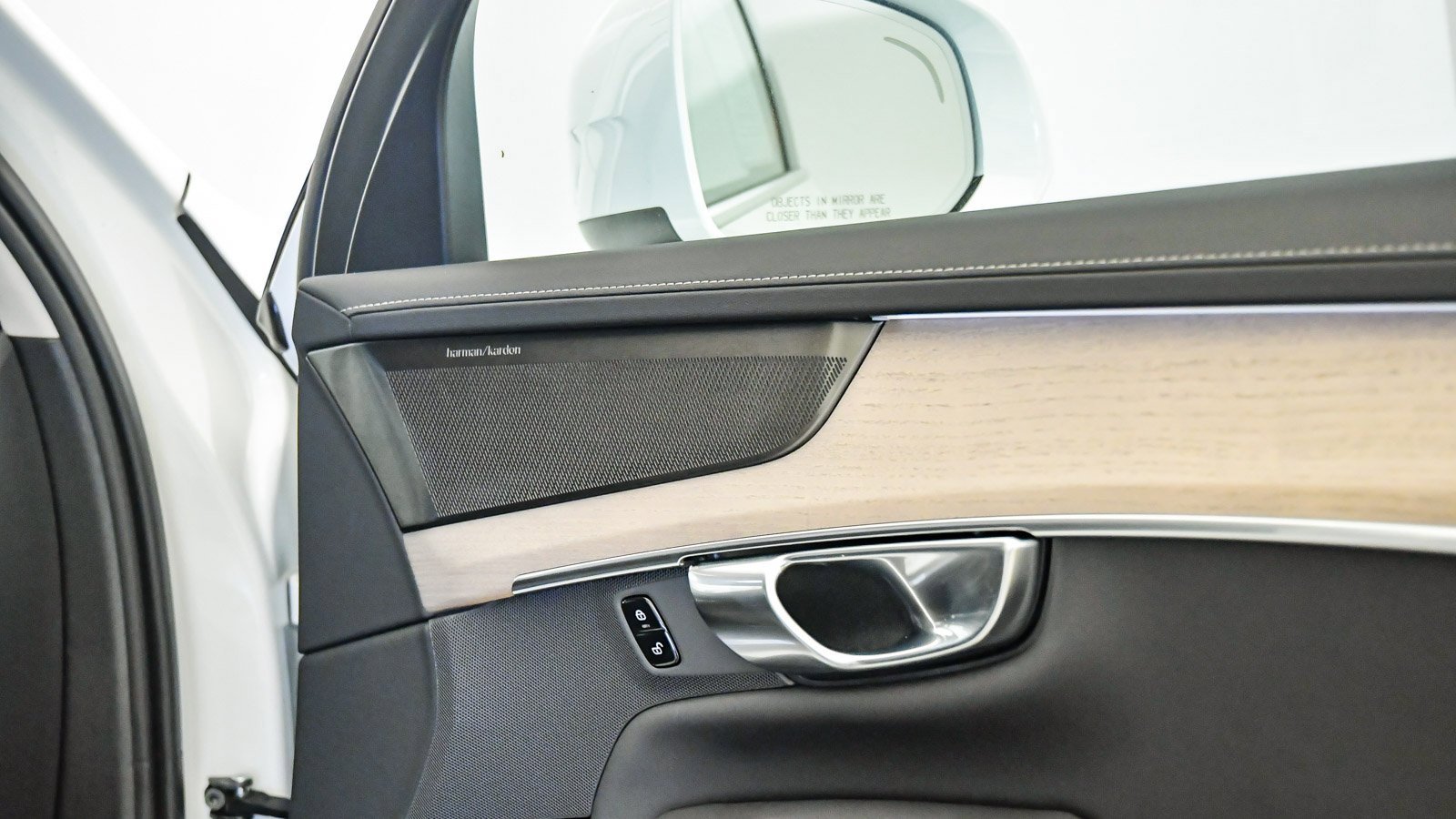 Certified 2025 Volvo XC90 T8 Plus w/ Protection Package Premier image 20