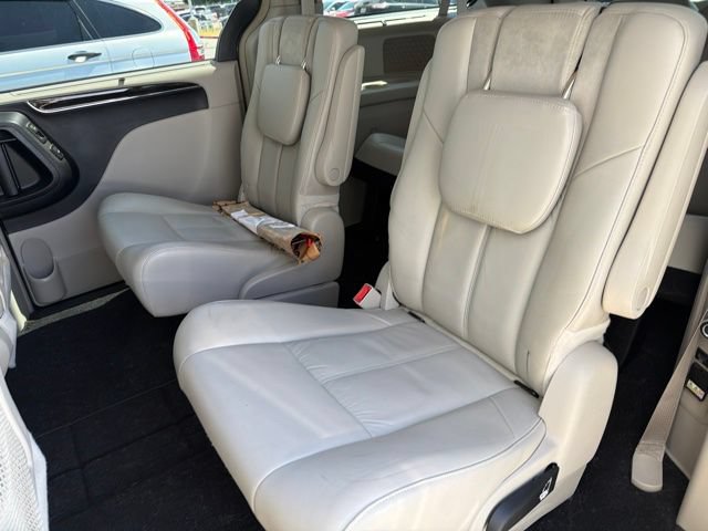 Used 2014 Chrysler Town & Country Limited w/ Luxury Group FWD image 6