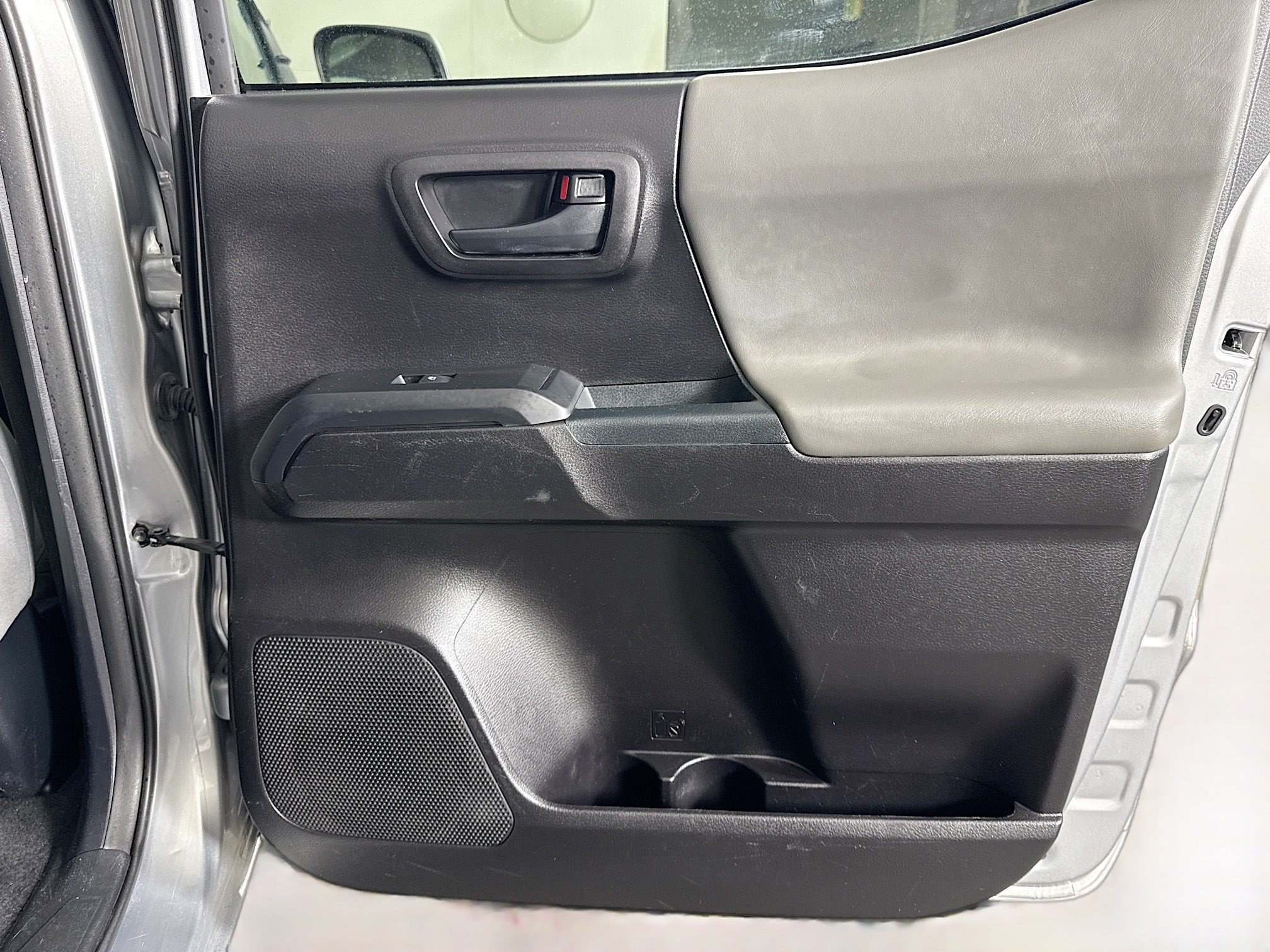 Used 2020 Toyota Tacoma SR w/ SR Convenience Package RWD image 27