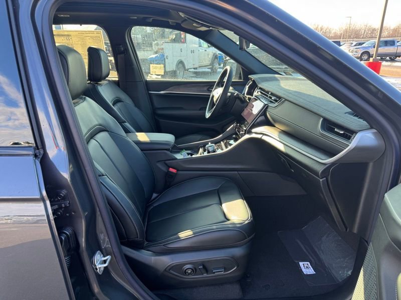 New 2025 Jeep Grand Cherokee Limited w/ Luxury Tech Group II image 36