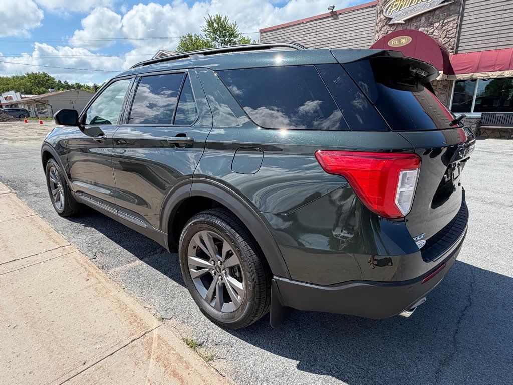 Used 2022 Ford Explorer XLT w/ Equipment Group 202A AWD/4WD image 5
