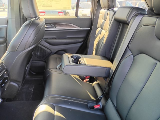 New 2026 Jeep Grand Cherokee Limited AWD/4WD image 16