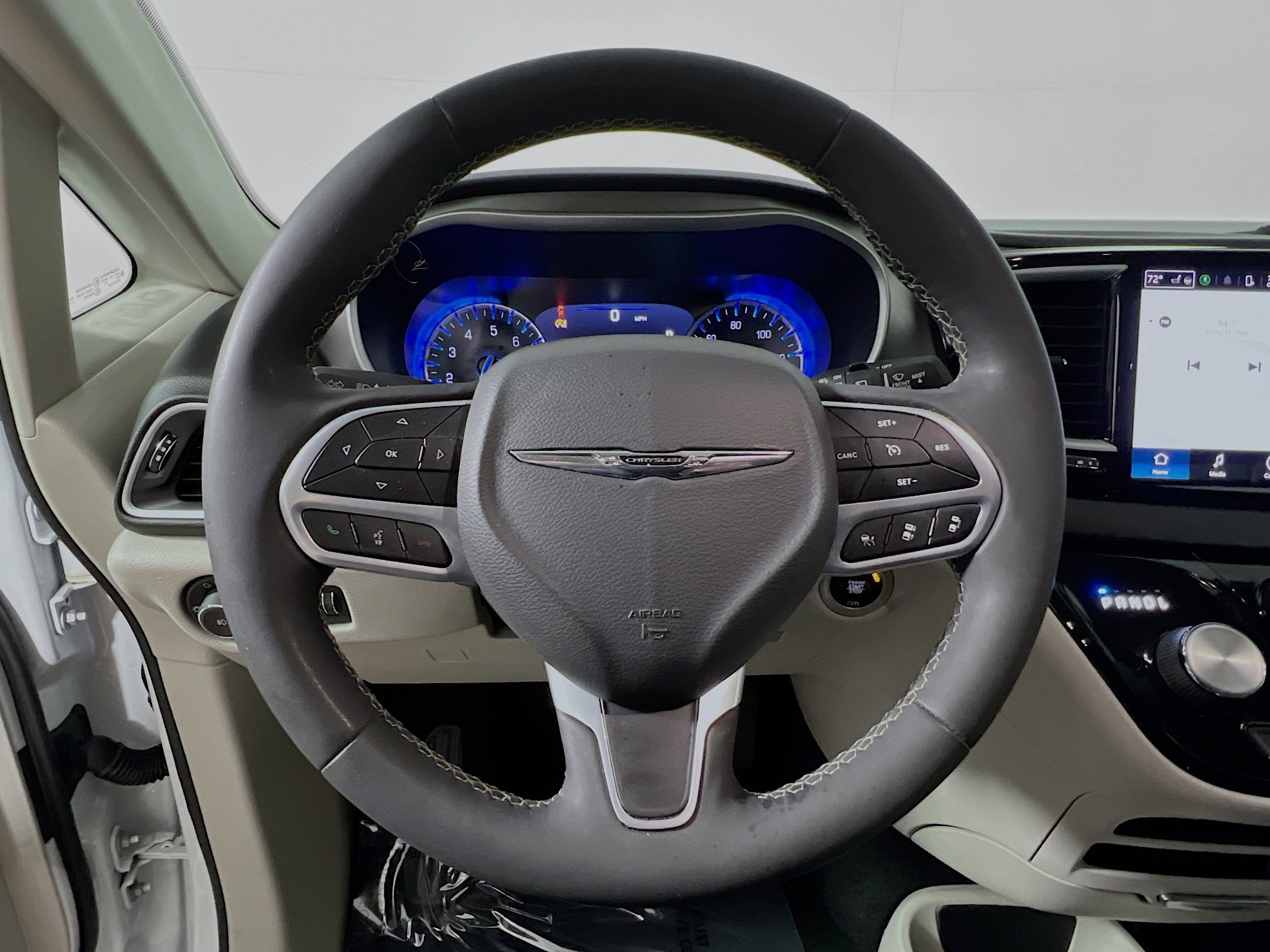 Used 2022 Chrysler Pacifica Touring-L image 18