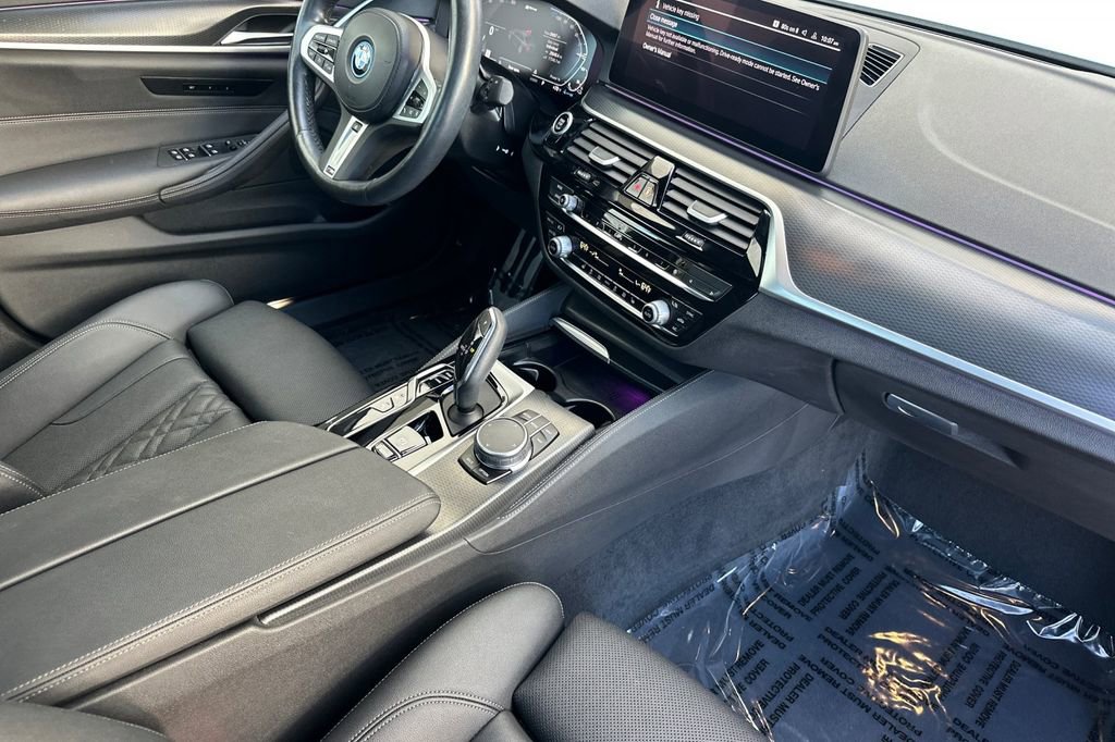 Used 2023 BMW 530e w/ M Sport Package image 16