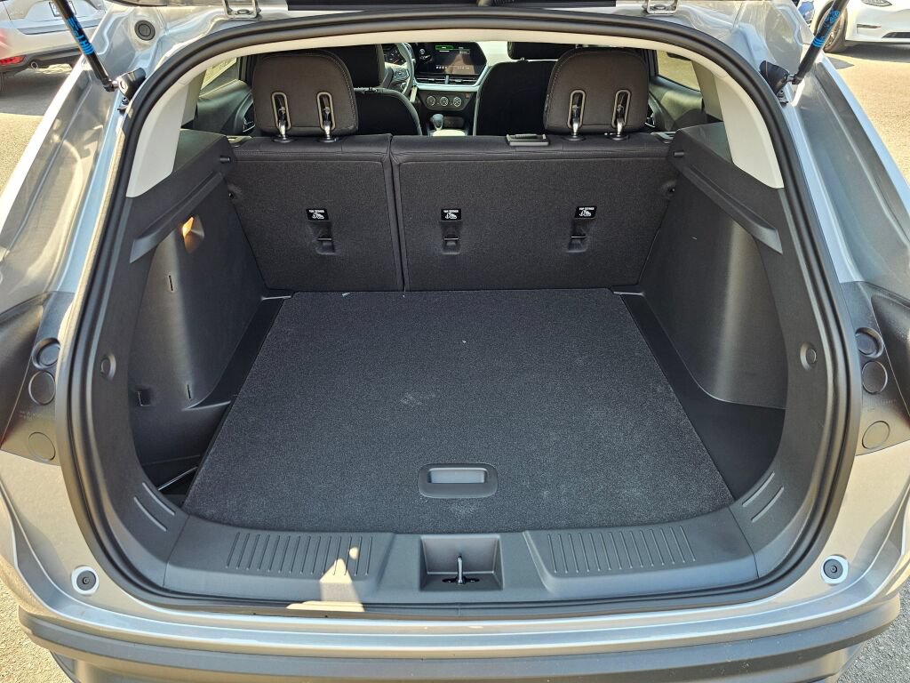 New 2026 Chevrolet Trax LS w/ LS Convenience Package FWD image 23