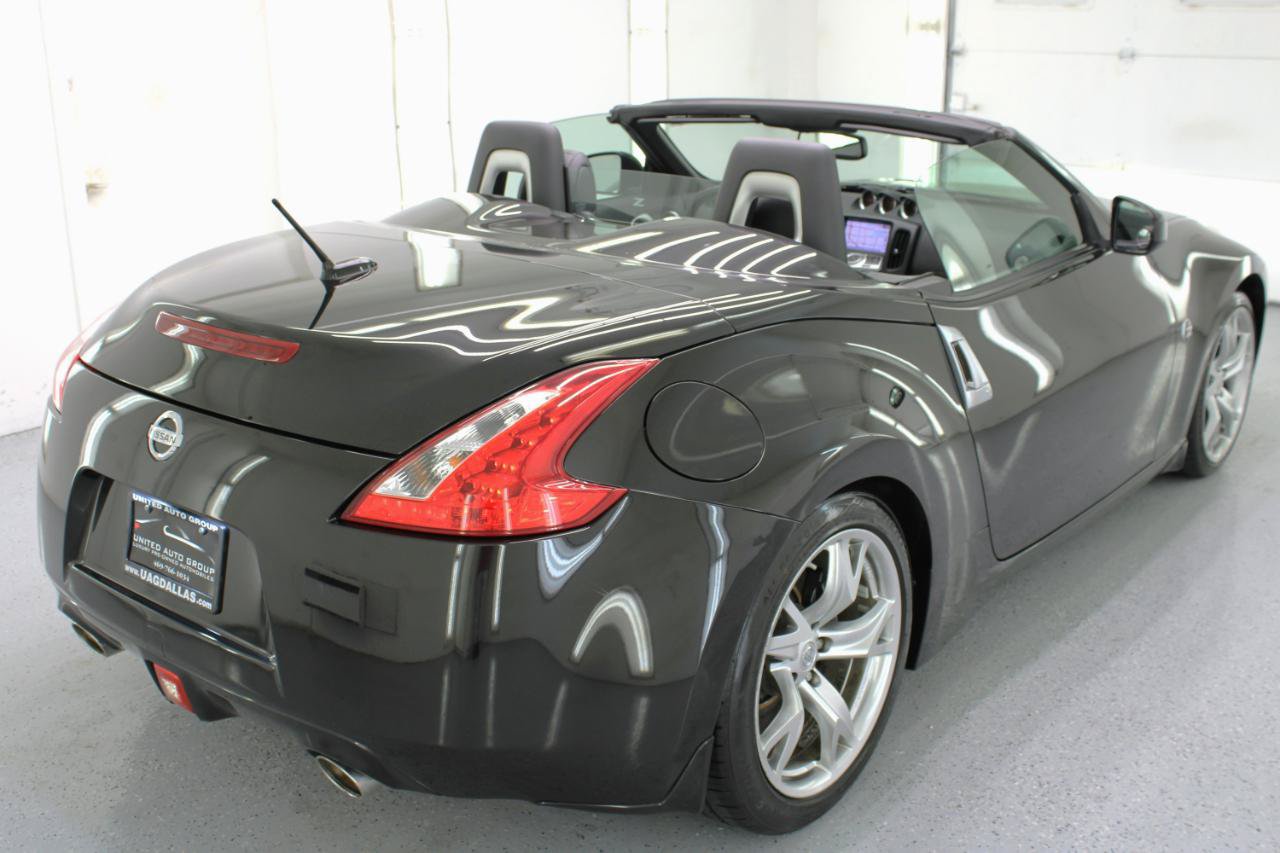 Used 2010 Nissan 370Z Touring w/ Sport Pkg RWD image 9