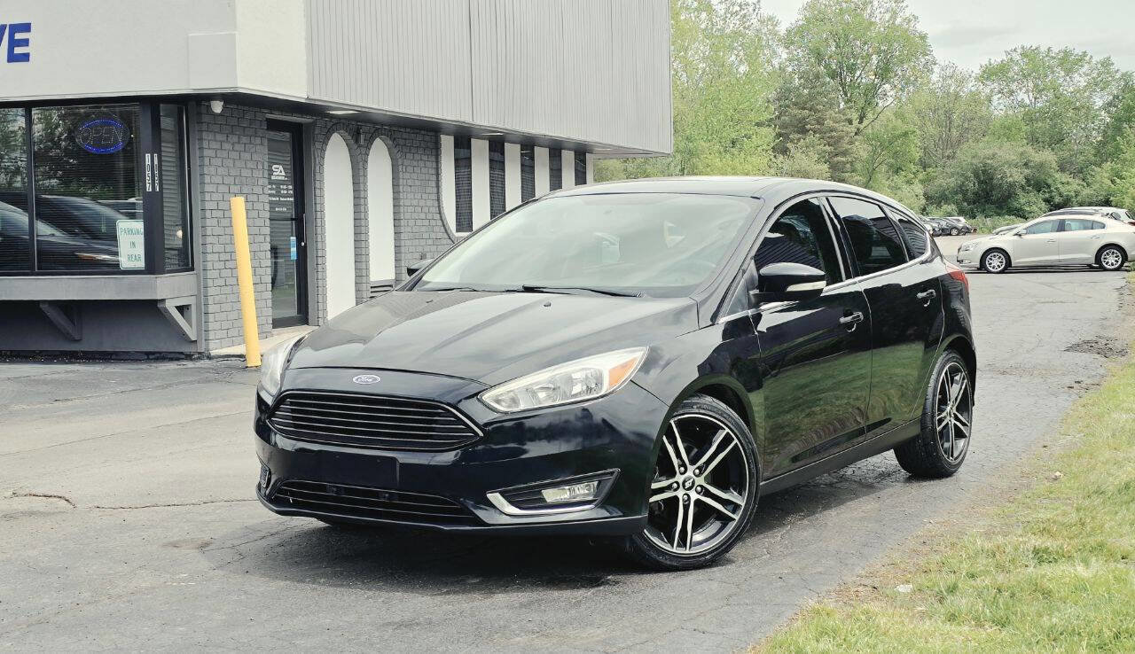 Used 2017 Ford Focus Titanium FWD image 2