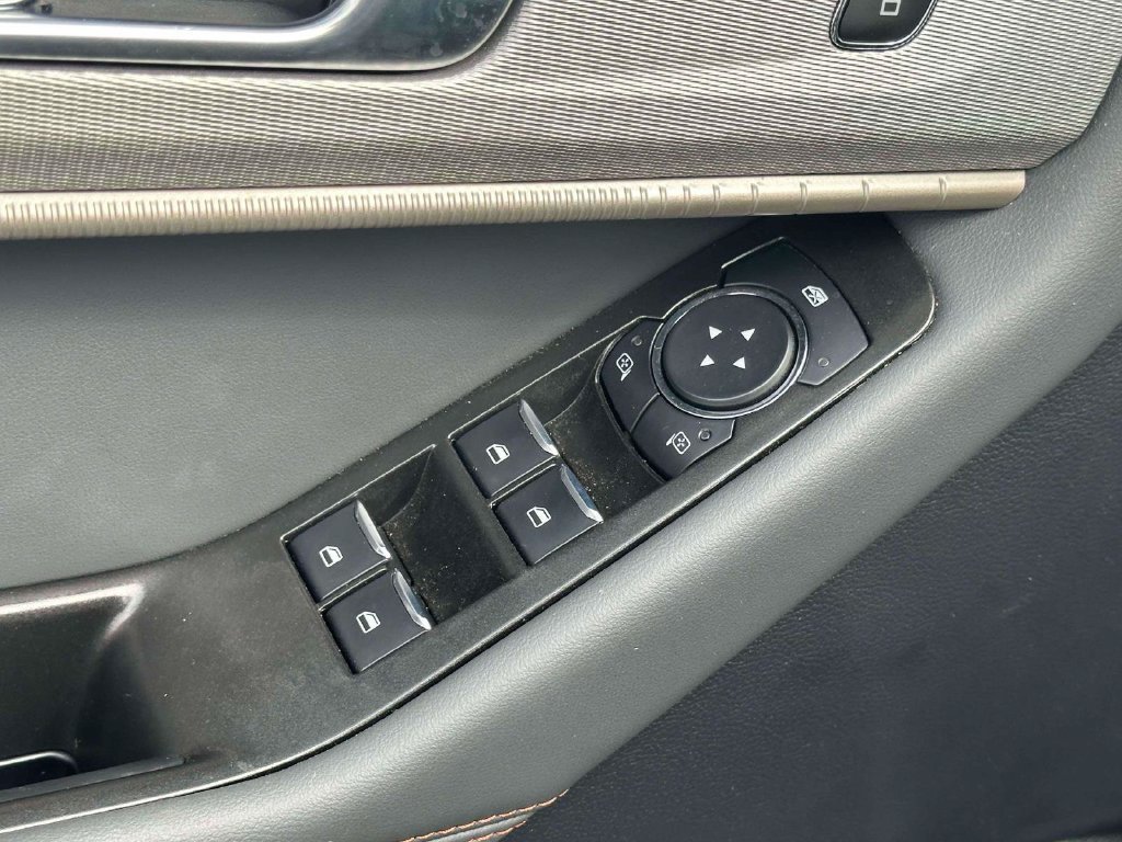 Used 2026 Ford Explorer Active AWD/4WD image 17