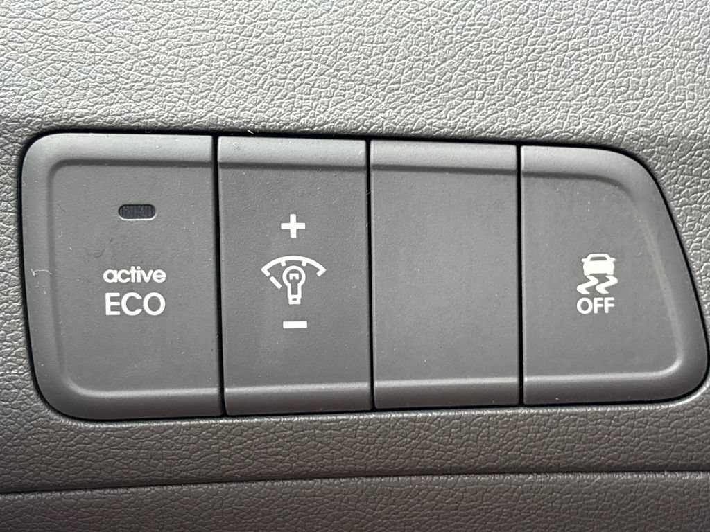 Used 2015 Hyundai Elantra SE FWD image 21