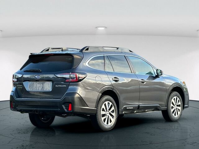Used 2020 Subaru Outback Premium image 6