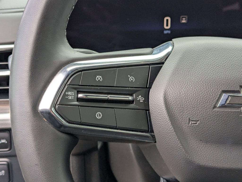 Used 2025 Chevrolet Suburban Z71 image 18