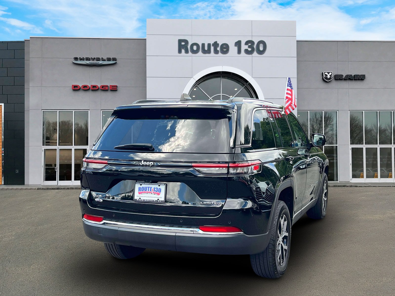 Used 2023 Jeep Grand Cherokee Limited AWD/4WD image 4