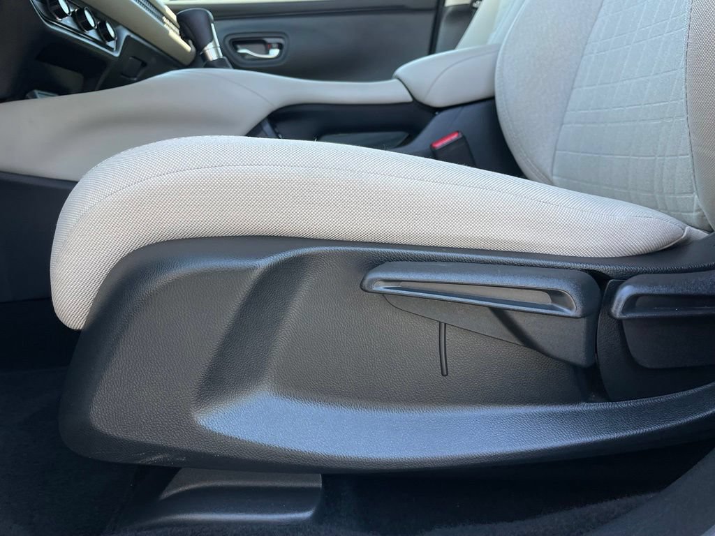 Certified 2026 Honda HR-V LX image 24