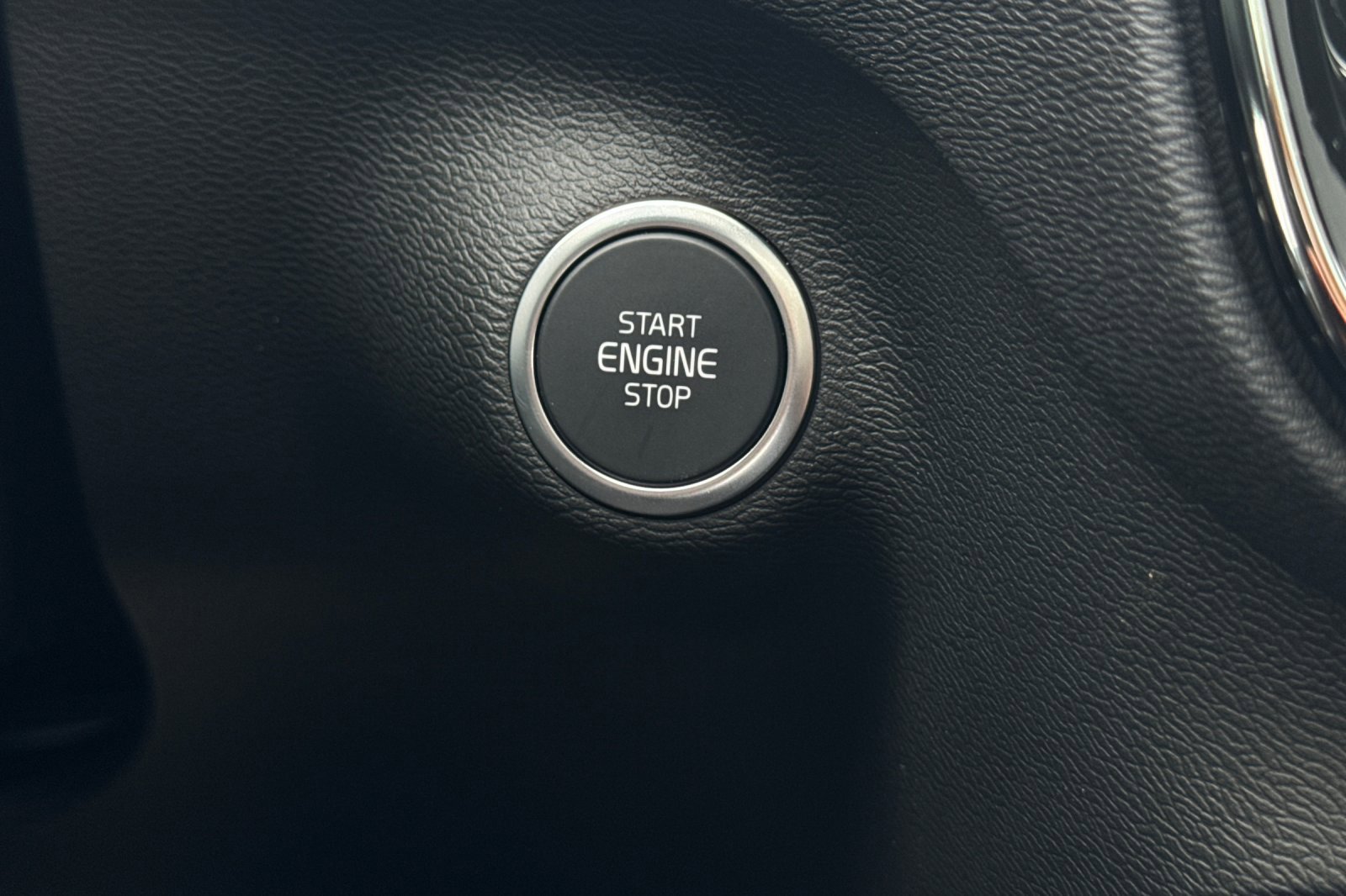 New 2025 Volvo XC40 B5 Ultra image 20