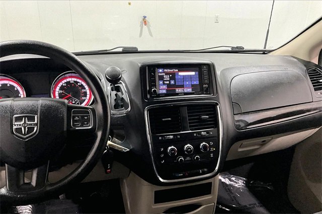 Used 2019 Dodge Grand Caravan SE w/ UConnect Hands-Free Group image 9