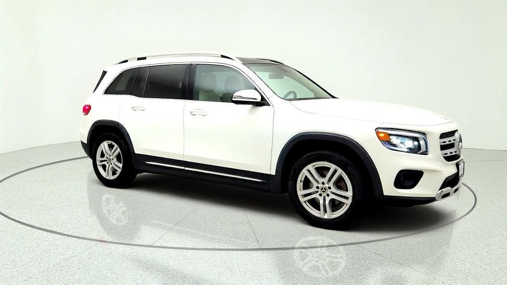 Used 2023 Mercedes-Benz GLB 250 4MATIC w/ Premium Package image 3