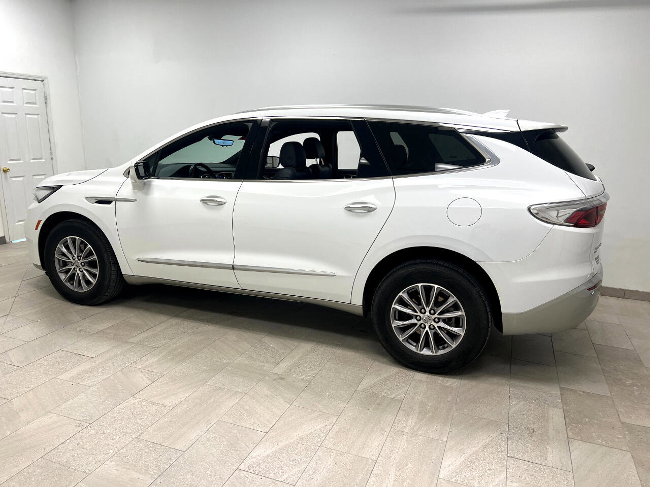 Used 2024 Buick Enclave Premium image 10