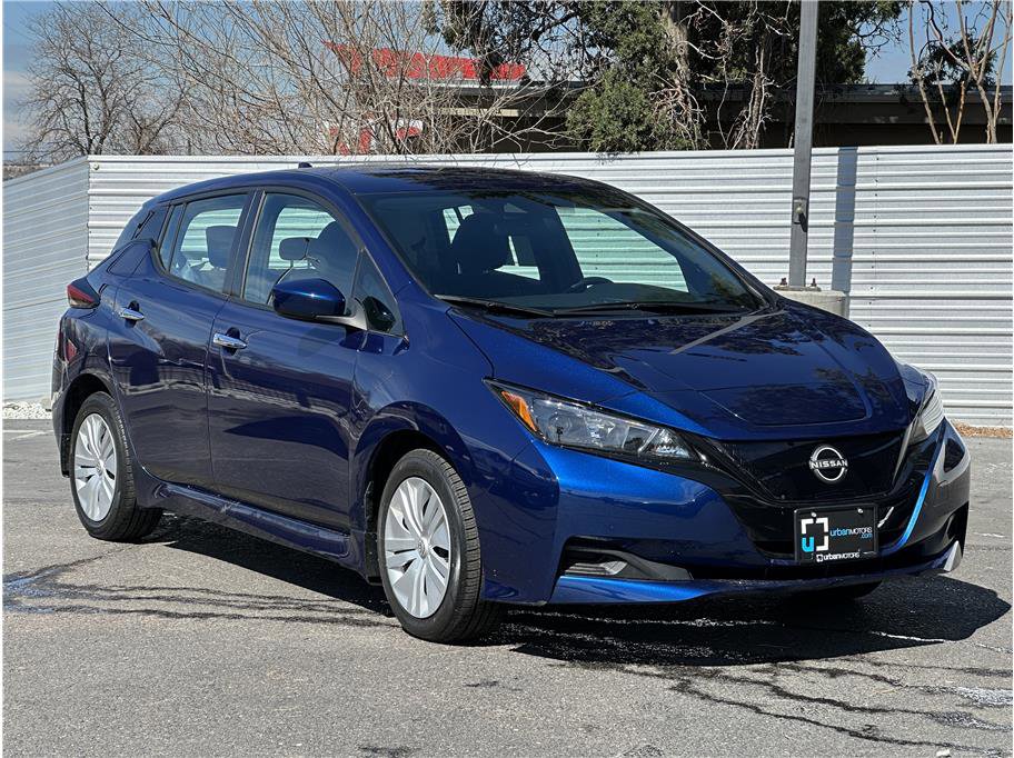 Used 2025 Nissan Leaf S image 8