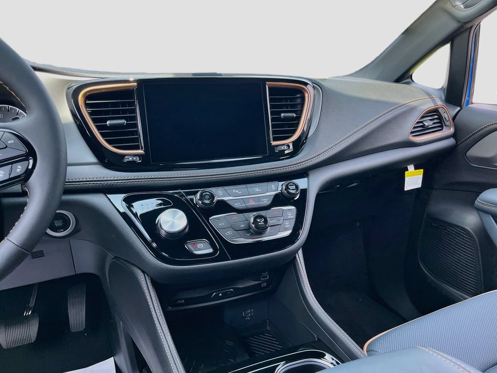 New 2027 Chrysler Pacifica Pinnacle w/ Theater Group FWD image 22