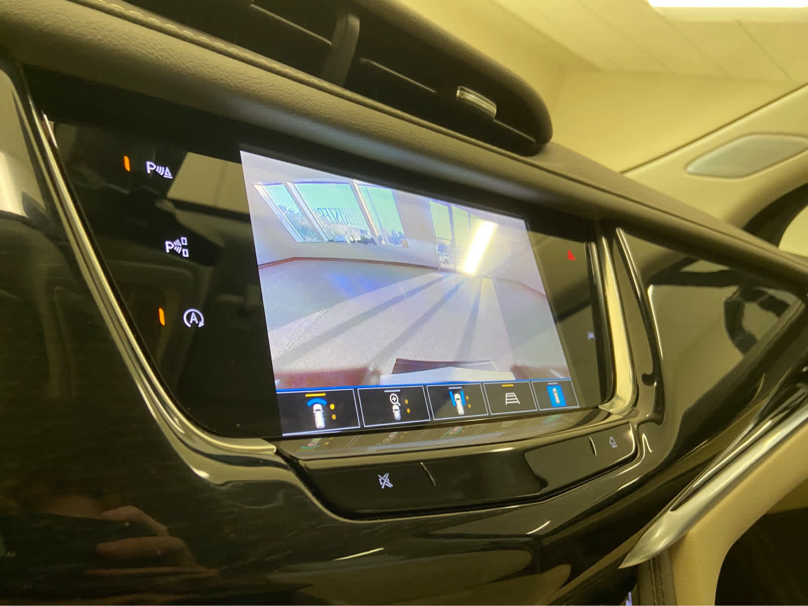 Used 2024 Cadillac XT6 Premium Luxury w/ Technology Package image 38