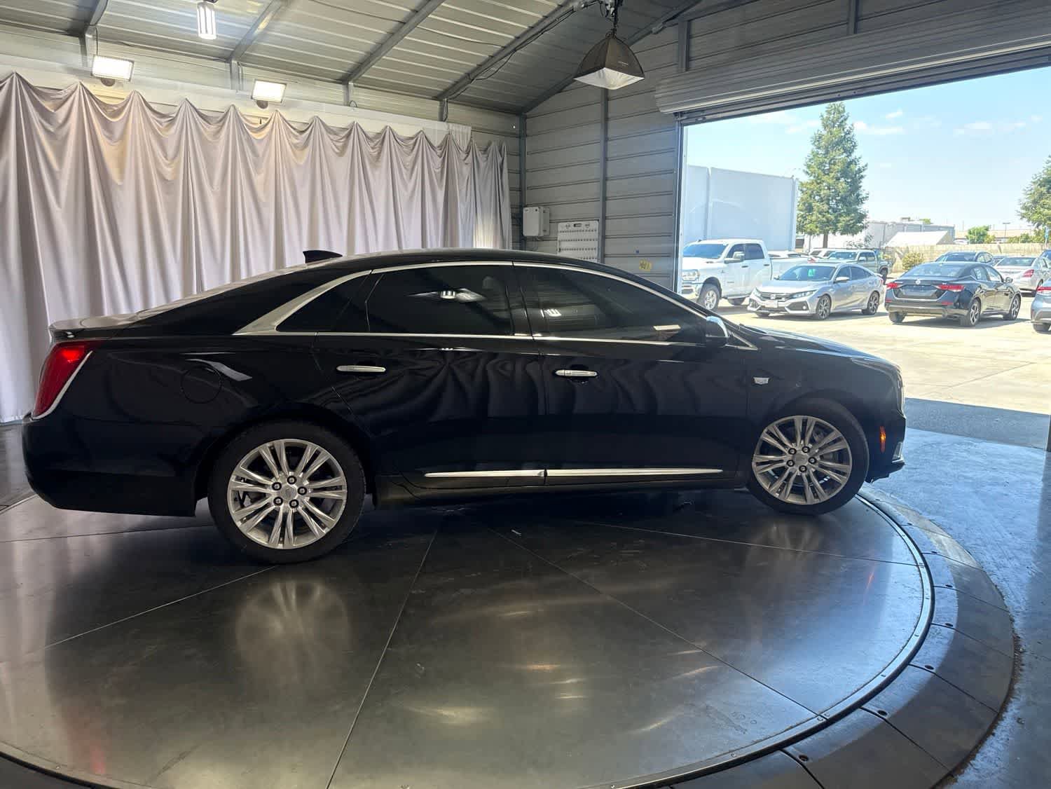 Used 2019 Cadillac XTS Luxury FWD image 4