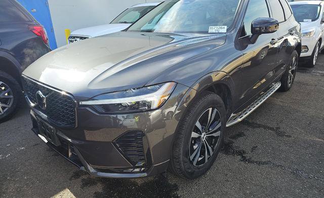 Used 2024 Volvo XC60 B5 Core AWD/4WD image 2