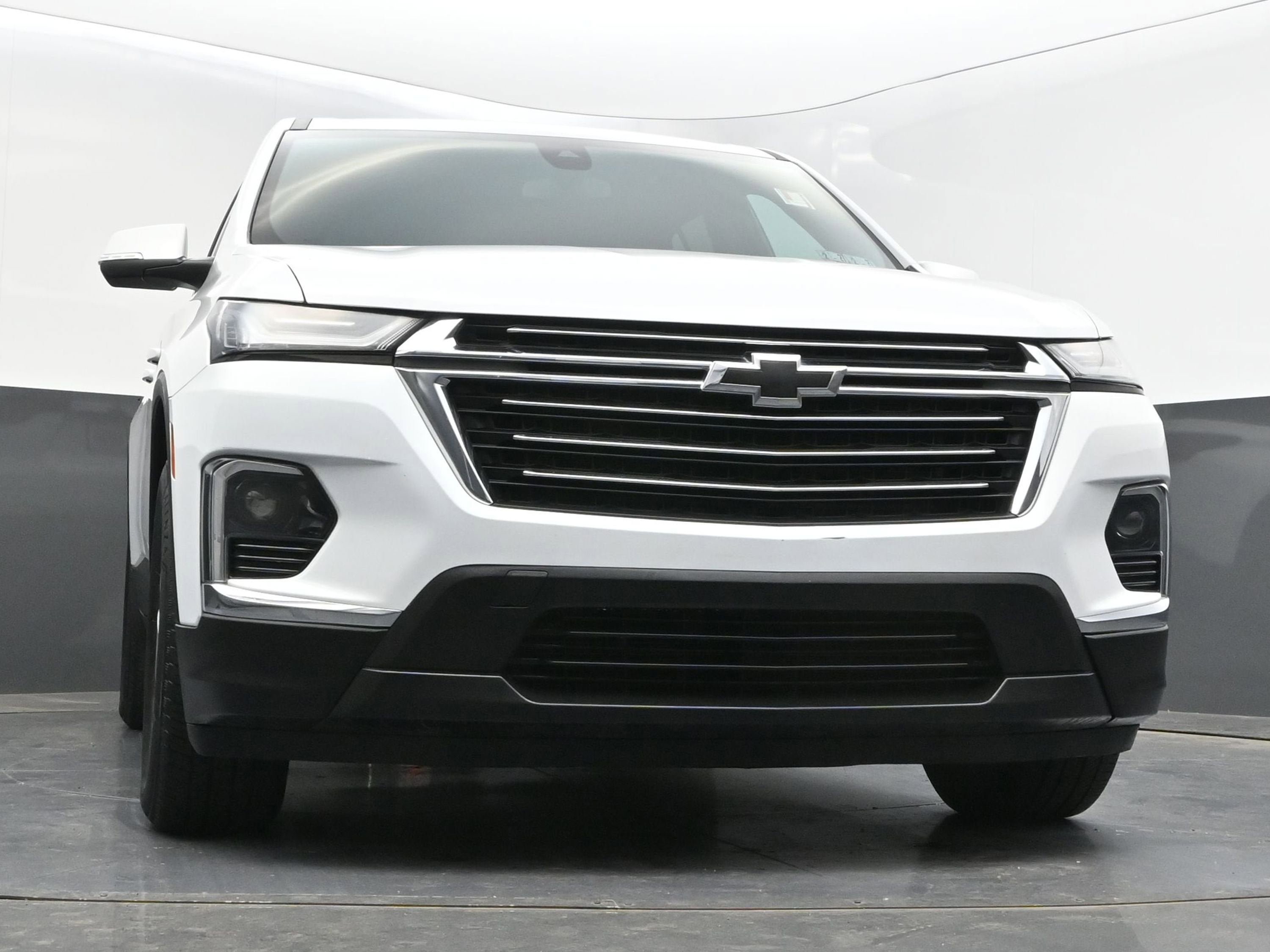 Used 2023 Chevrolet Traverse LT AWD/4WD image 38