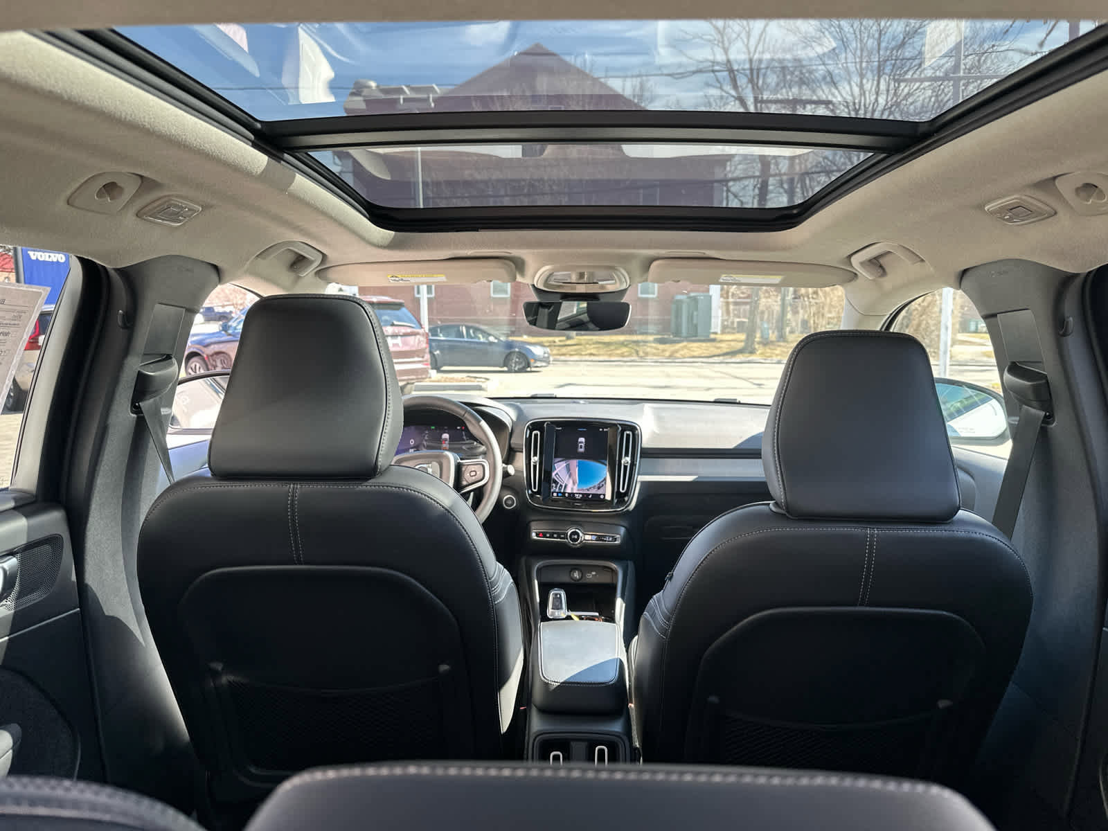 Used 2023 Volvo XC40 B5 Plus w/ Climate Package image 25