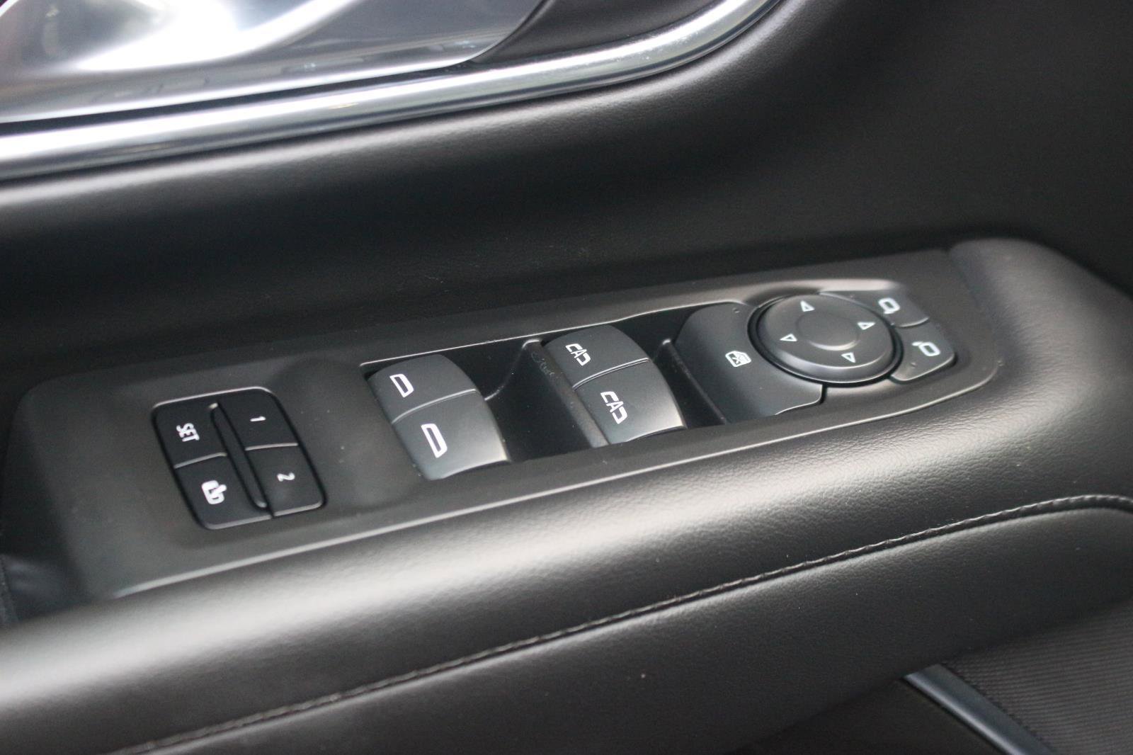 Used 2023 Chevrolet Suburban LT image 15