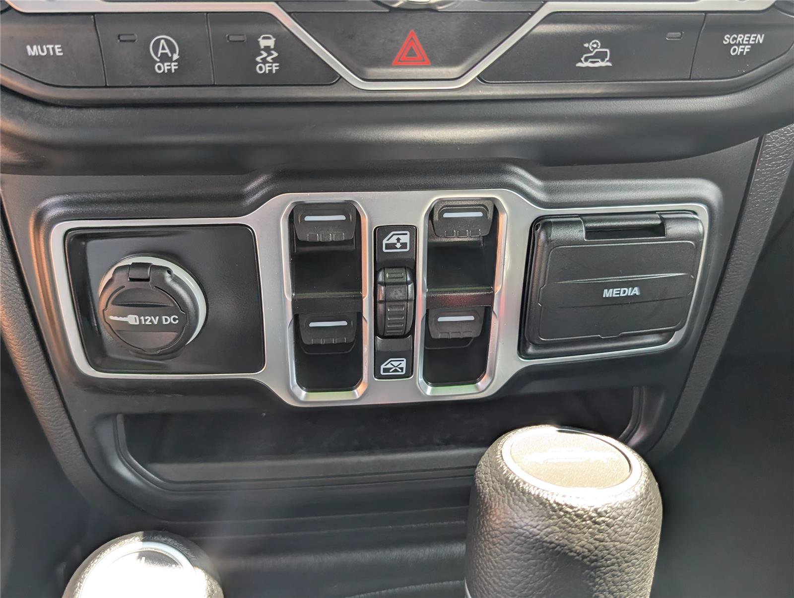 Used 2023 Jeep Gladiator Sport AWD/4WD image 23