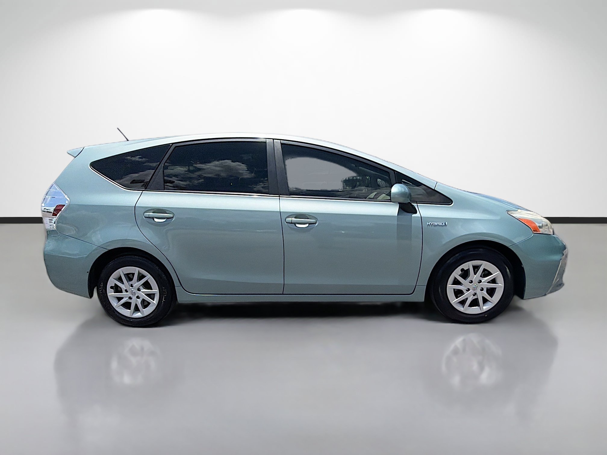 Used 2014 Toyota Prius V Two FWD image 2