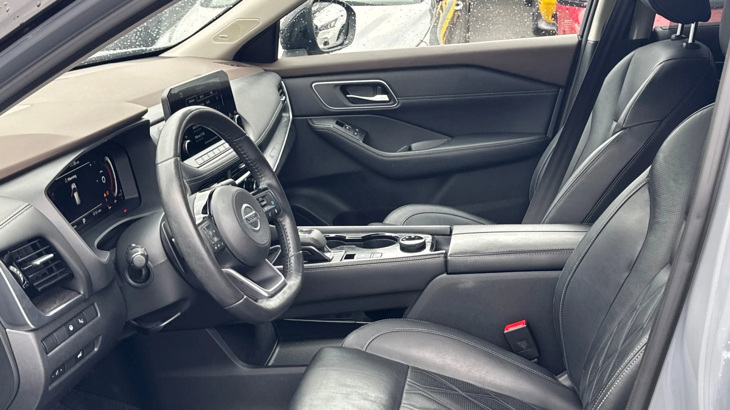 Used 2021 Nissan Rogue Platinum image 9