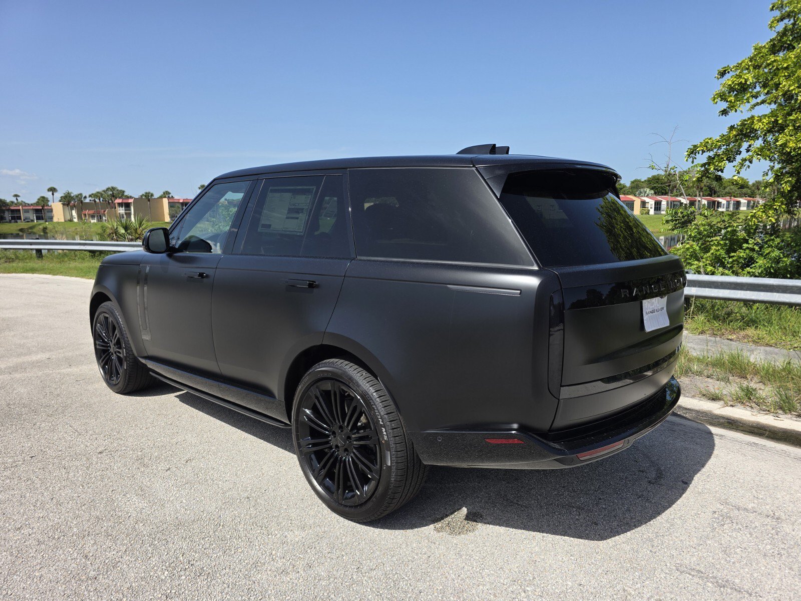 New 2026 Land Rover Range Rover Autobiography AWD/4WD image 2